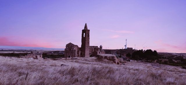 Descubre los pueblos vacíos de España: tesoros olvidados con encanto