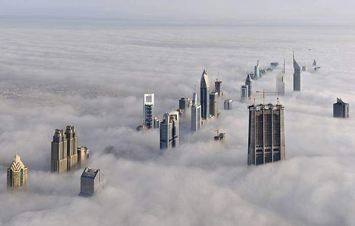 Fotos de ciudades bajo la niebla